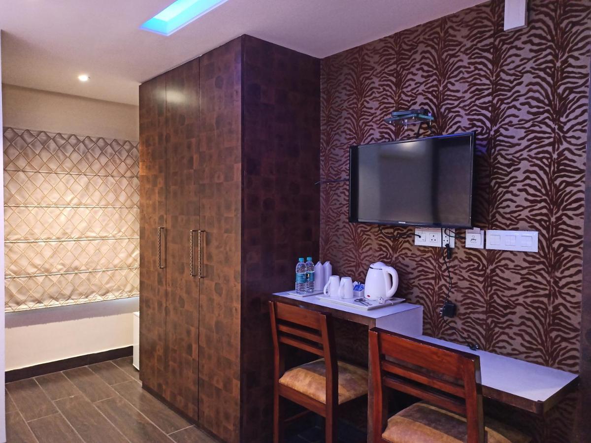 Hotel A P Home'S - A Boutique Hotel Guwahati Dış mekan fotoğraf